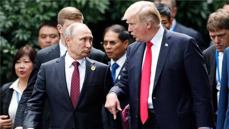 Trump und Putin planen Gipfel - Selenskyj will dabei sein Noch aus seiner ersten Amtszeit kennt US-Präsident Donald Trump Kremlchef Wladimir Putin auch von persönlichen Begegnungen. (Archivbild)