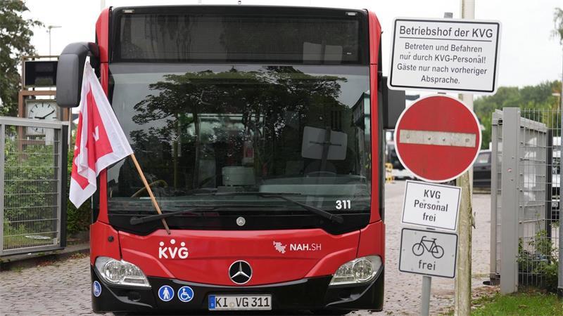 Busstreik legt Städte in Schleswig-Holstein lahm Noch bis Donnerstagmorgen sollen nicht nur in Kiel die meisten Stadtbusse in den Depots bleiben.
