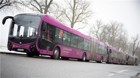 Noch bis Ende April fährt wegen der Sanierungsarbeiten ein Schienenersatzverkehr mit Bussen.