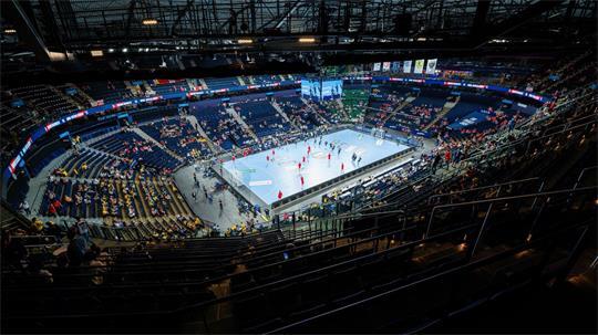 Noch ein Jahr lang bleibt die Barclays-Arena bei ihrem Namen, dann wird sie zur Sparda-Bank-Arena. (Archivbild)