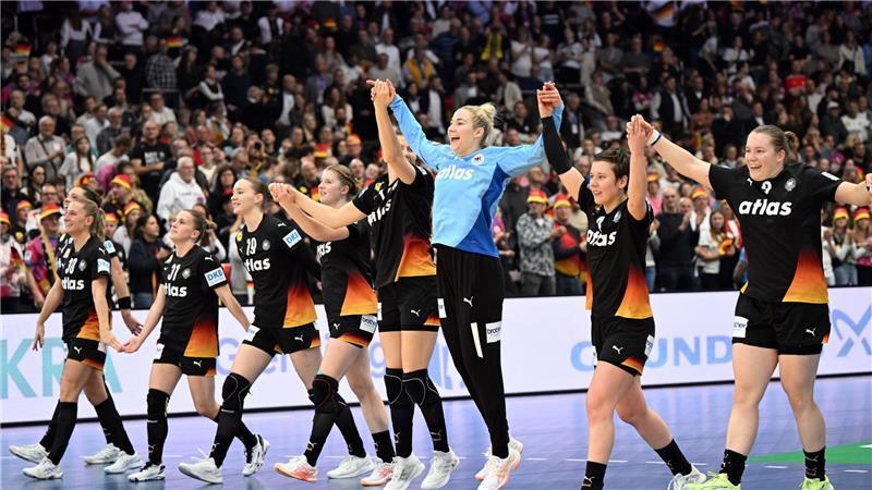 Noch ein Sieg trennt die deutschen Handballerinnen von einer WM-Medaille. 