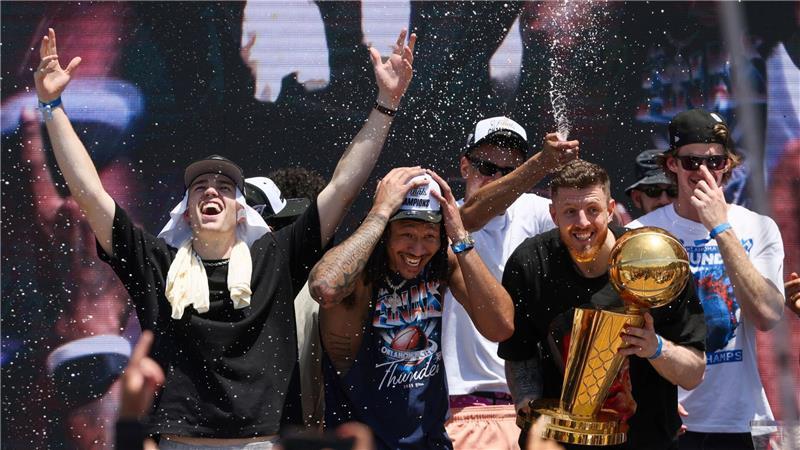 Plötzlich fünf Titelanwärter: Deutsche mischen die NBA auf Noch ein Titel? Oklahoma City ist Topfavorit.