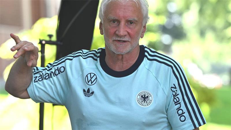 „Noch ein paar Prozente drauflegen“, fordert Rudi Völler.  