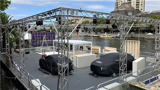 Noch gibt’s nicht viel zu sehen auf dem Fan-Hauptquartier von Audi.