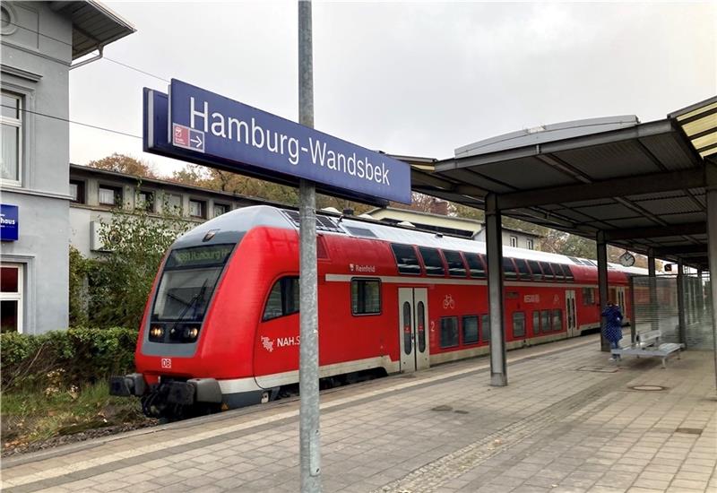Noch halten die Züge der Regionalbahnlinie 81 hier, doch ab 12. Dezember wird der Bahnhof Wandsbek stillgelegt.