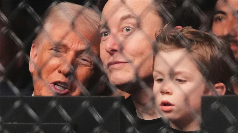 Musk gegen Trump: Einstige Allianz endet in Schlammschlacht Noch im April zeigten sich Musk und Trump zusammen bei einem Wrestling-Turnier. (Archivbild)