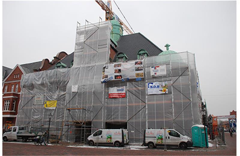 Noch ist das Rathaus eingerüstet, doch die Stadt sucht bereits nach einem neuen Gastronomen für den Ratskeller.