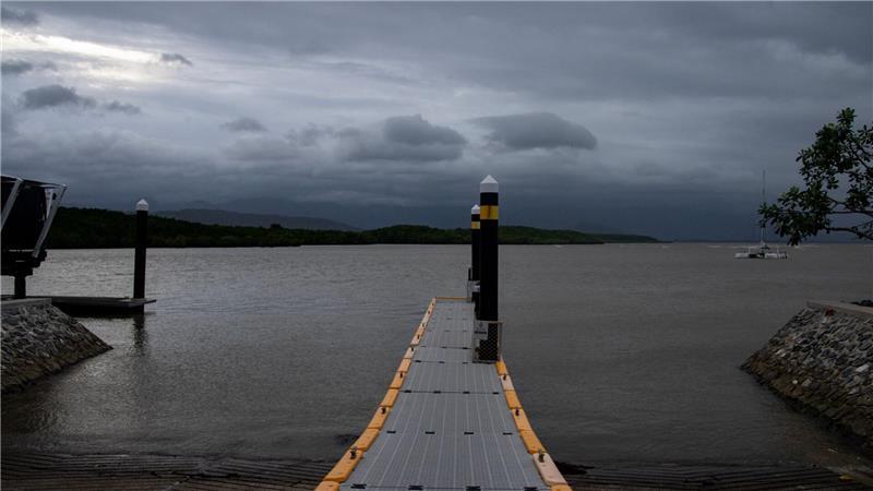 Noch ist die See ruhig, aber die Sturmwolken ziehen auf: Die Behörden warnen vor Böen von mehr als 250 Kilometern pro Stunde durch den Zyklon „Narelle“. 