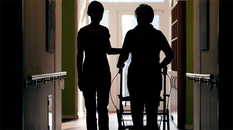 Noch ist eine Pflegereform nur in Konturen erkennbar, vieles ist noch strittig. (Symbolbild)
