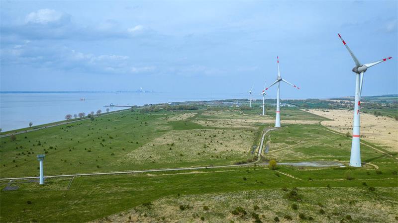 Wo die Marine stationiert ist - und wo sie investieren will Noch ist vom geplanten, neuen Marinestützpunkt am Rysumer Nacken in Emden nichts zu sehen. (Archivbild)