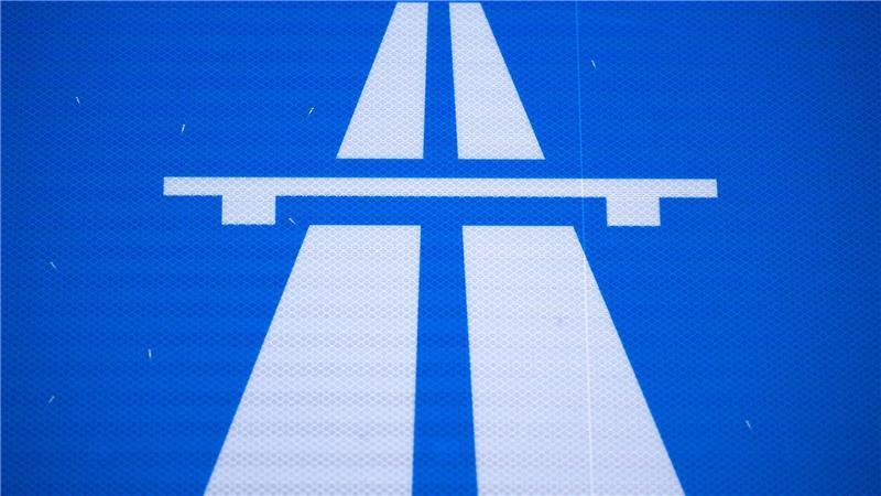 Noch mal rund 27 Millionen muss der Bund für die gescheiterte Pkw-Maut bezahlen. (Symbolbild)