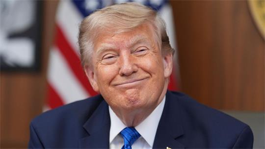 Noch mehr Amerikaner sollen neue Pässe mit Donald Trumps Abbild bekommen. 