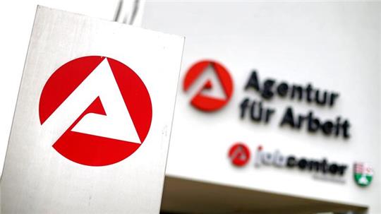 „Noch nie gingen so wenige Menschen aus Jobs neu in die Grundsicherung wie heute“, sagt der Arbeitsmarktforscher Enzo Weber.