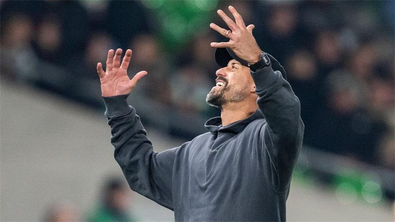 Hannover-Krise: Auch Sportchef Boldt wackelt schon Noch ohne Sieg: Hannovers neuer Trainer Sandro Wagner.