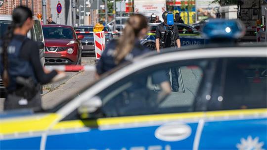 Noch sind viele Fragen zur Brandattacke auf einer Baustelle in München offen. 