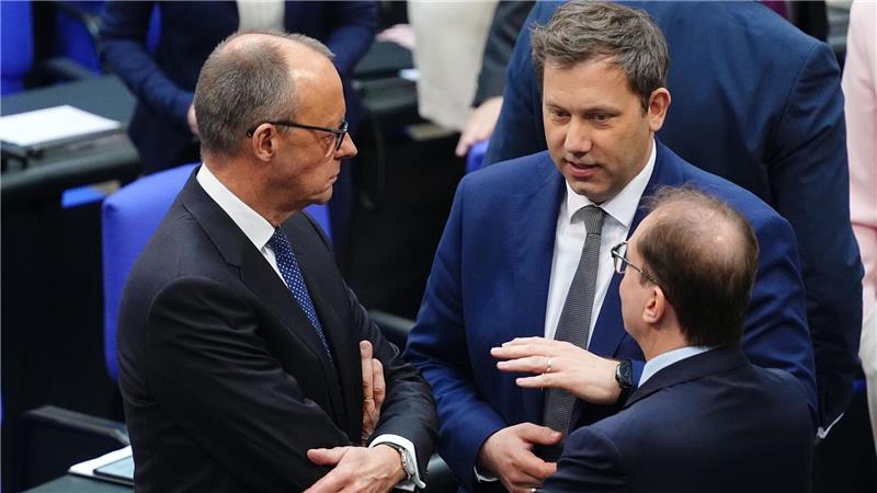 Die Duz-Partner – Merz und Klingbeil zum Gelingen „verdammt“ Noch verhandeln sie über eine Regierungsbildung: Merz, Klingbeil und CSU-Landesgruppenchef Alexander Dobrindt. (Archivbild)