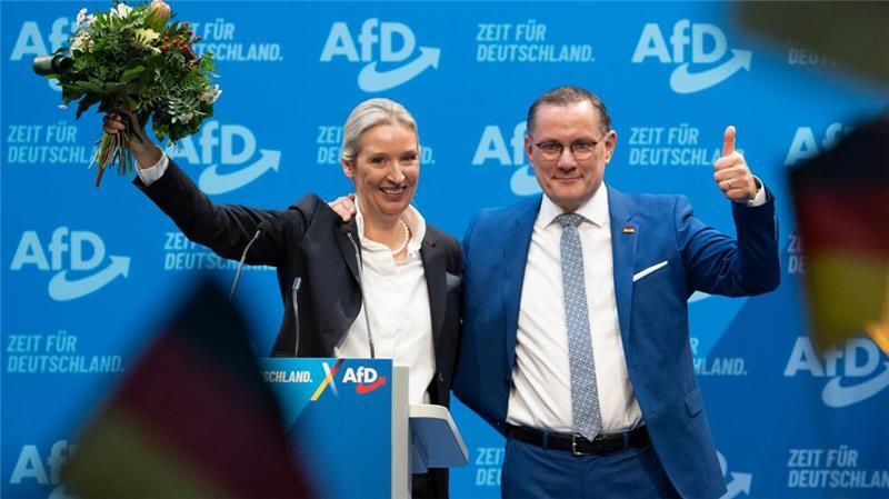 AfD trennt sich von Junger Alternative - Neue Organisation Noch vor der Debatte über das Wahlprogramm bestimmten die Delegierten die Co-Vorsitzende, Alice Weidel, zur Kanzlerkandidatin der AfD für die Bundestagswahl am 23. Februar.