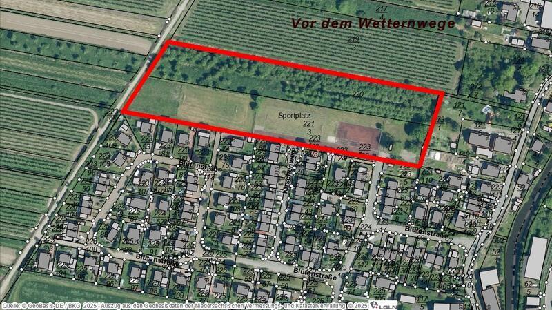 Nördlich der Blütenstraße will die Gemeinde Guderhandviertel ein zwei Hektar großes Baugebiet ausweisen - auf dem Sportplatz und einer privaten Fläche.