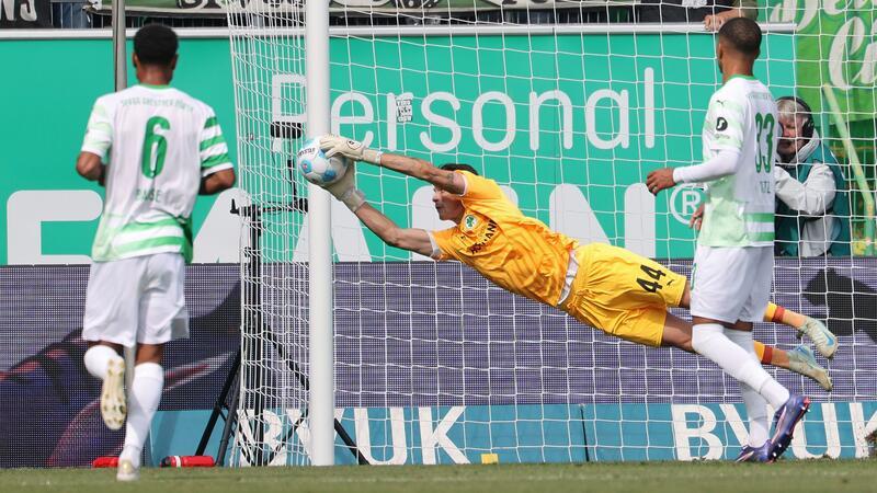 Fürth verpasst Sieg gegen Elversberg - Noll rettet Punkt Noll parierte auch einen Elfmeter.