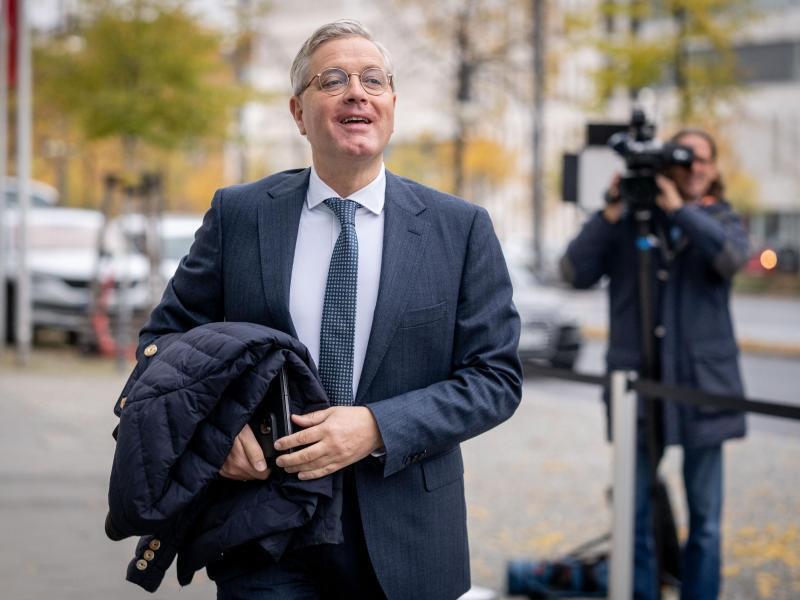 SPD setzt auf Duo Esken/Klingbeil – In der CDU brodelt Gerüchteküche Norbert Röttgen, CDU-Präsidiumsmitglied, kommt zu den Sondersitzungen von Präsidium und Bundesvorstand seiner Partei. Foto: Kay Nietfeld/dpa