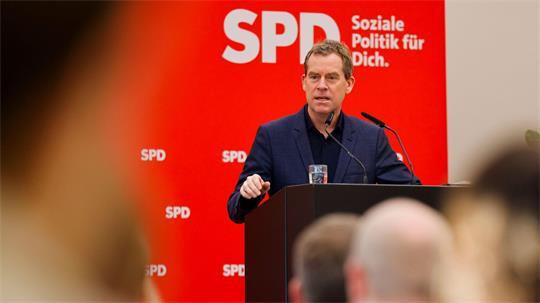 Nord-SPD-Chef Ulf Kämpfer ist für das Festhalten an einer Doppelspitze der Partei. (Archivbild)
