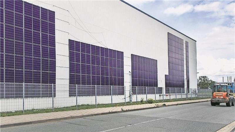Fliesenwerk: Wie bei Energiekosten und CO2-Bilanz nachgebessert werden soll Nordceram lebt weiter – 94 Arbeitsplätze bleiben erhalten, die Fassade wird solar.