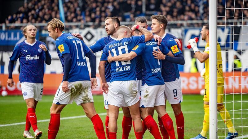 HSV patzt auch im Nordderby - Später Sieger im Kellerduell Nordderby: Kiel holte sich im Aufstiegskampf einen wichtigen Sieg gegen den HSV.