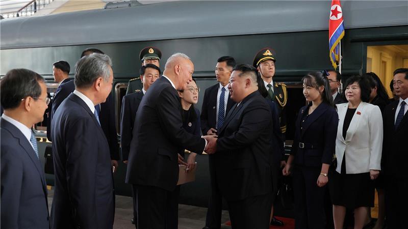 China protzt mit Waffenschau - Xi im Bund mit Putin und Kim Nordkoreas Machthaber Kim Jong Un reiste erstmals mit seiner Tochter ins Ausland.
