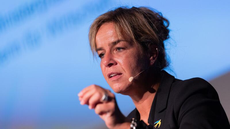 Nordrhein-Westfalens Wirtschaftsministerin Mona Neubaur (Grüne) will den klimaneutralen Umbau der Stahlindustrie. 