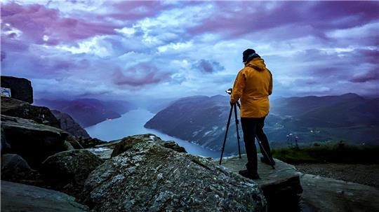 Norwegen-Abenteurer Thomas Krey hat einen Blick für schöne Bildmotive - wie hier auf dem Preikestolen - und stimmungsvolles Licht.