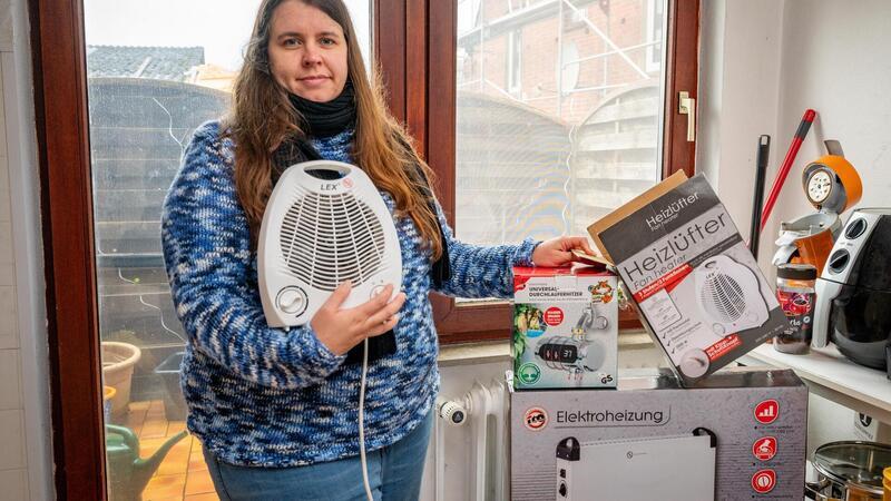 Schimmel und Kälte: Vermieter ersetzt kaputte Heizung nicht Not macht erfinderisch: Petra Troppa hat sich einen Durchlauferhitzer für ihr Badezimmer gekauft, um warmes Wasser in der Dusche zu haben.