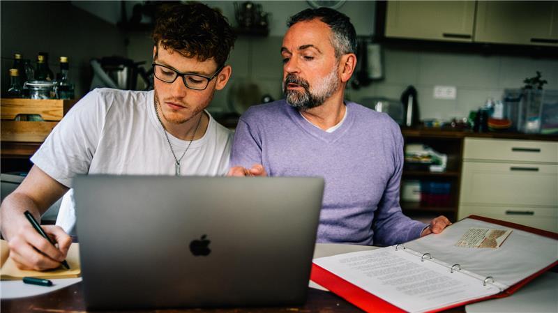 Notfallordner erstellt? Dann sollte Ihre Vertrauensperson auch wissen, wo dieser zu finden ist.