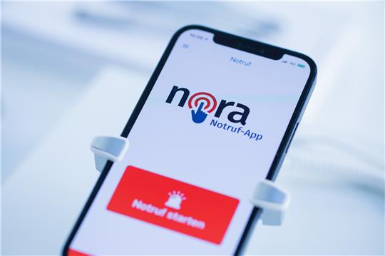 Notruf-App Nora ist eine Ergänzung zu den Notrufnummern 110 und 112 von Polizei, Feuerwehr und Rettungsdiensten. Foto: dpa