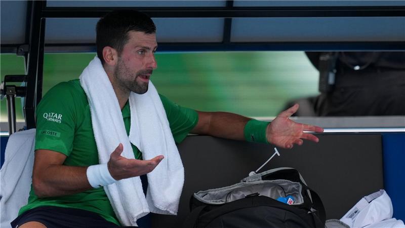 Novak Djokovic stand in Melbourne kurz vor dem Aus.