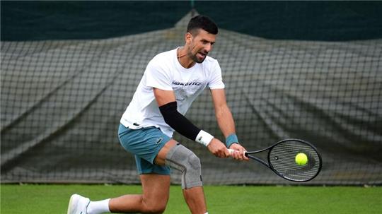 Novak Djokovic während einer Trainingseinheit in London.