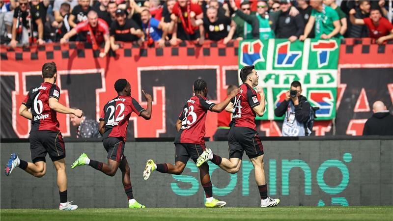 Nürnberg jubelt nach dem Führungstreffer durch Luka Lotschoshwili,