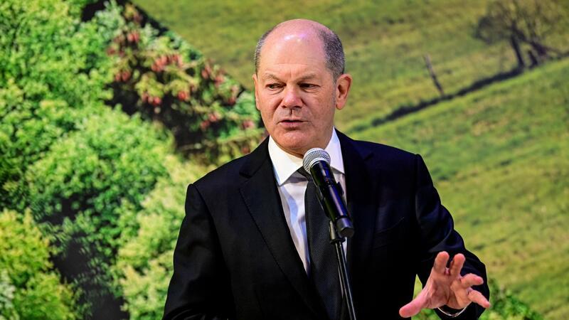 Scholz spricht mit Kommission über Entlastung der Landwirte Nun lädt Olaf Scholz die noch von seiner Vorgängerin Angela Merkel eingesetzte Zukunftskommission Landwirtschaft zum Austausch ein.