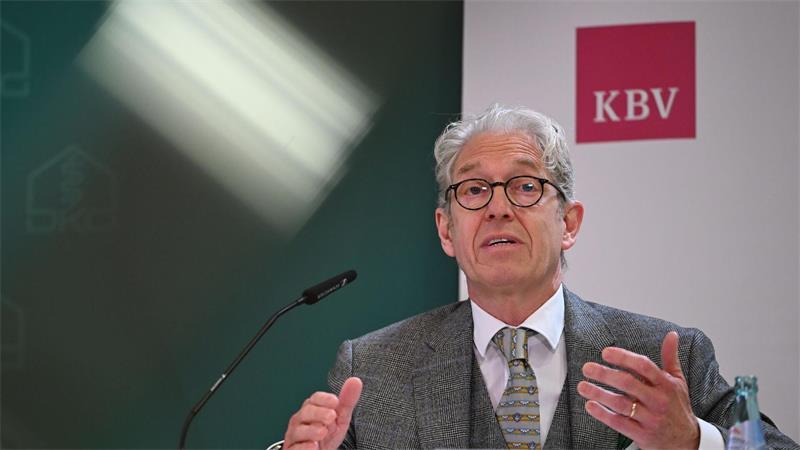 Nur bei zusätzlichem Geld für die ambulante Versorgung wird es nach Aussage von KBV-Chef Andreas Gassen mehr Termine geben können. (Archivbild)