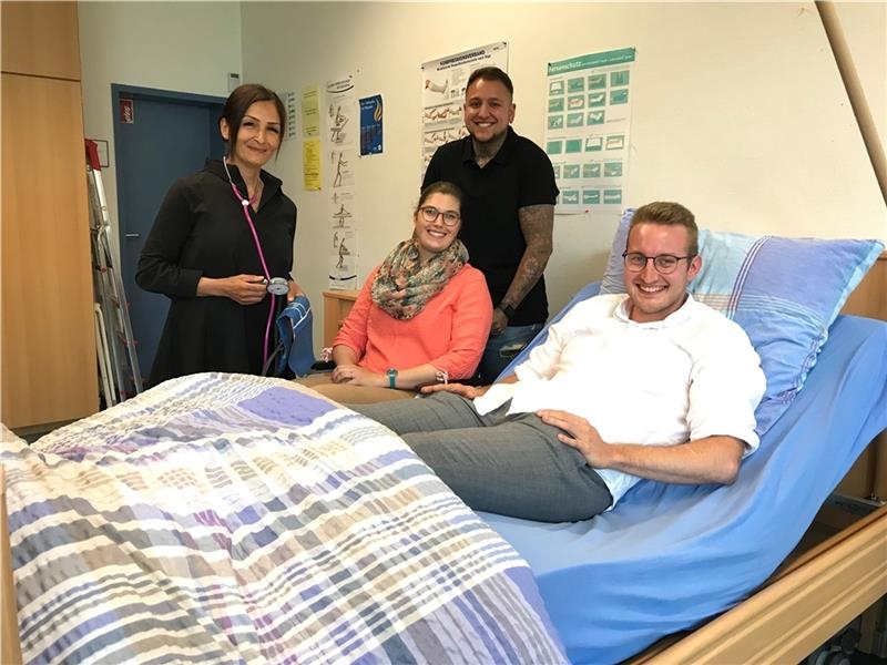 Nur ein Drittel der Auszubildenden kommt direkt von der Schule. Eslim Özkök, Ann Katrin Wucherpfennig, Paul Singh und Jupp Wilshusen (von links) haben ihren Beruf in unterschiedlichem Alter gefunden. Foto: Helfferich