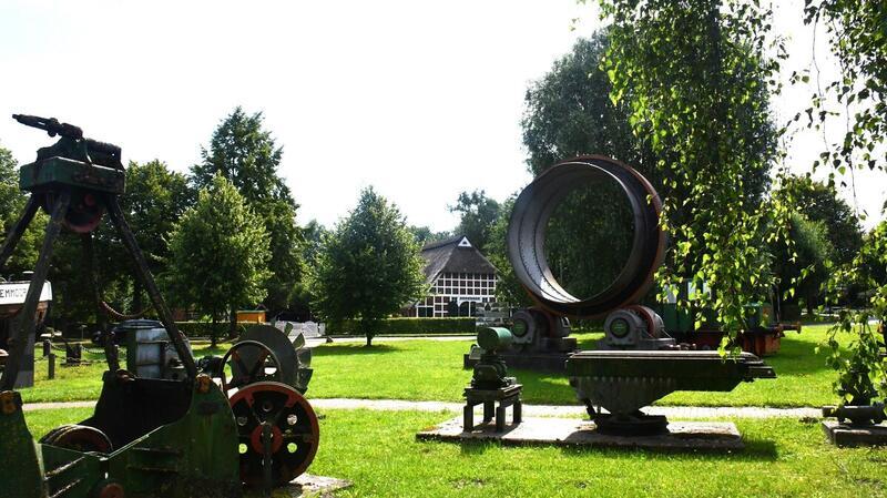 Verlassen und verfallen: Was wird aus dem Zementmuseum in Hemmoor? Nur einen Steinwurf von der Hemmoorer Kulturdiele entfernt befinden sich die Exponate des Freilichtmuseums.