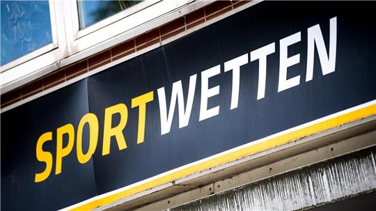 Nur in der Stadt Bremen wurden zwei Wettbüros geschlossen, weil sie die rechtmäßige Herkunft ihrer Gelder nicht nachweisen konnten. Der Verdacht, dass hier in der Branche grundsätzlich Geldwäsche im Spiel ist, bestätigte sich in den meisten Fällen aber nicht. Foto: picture alliance/dpa