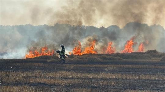 Nur mit schwerem Atemschutzgerät konnten die Flammen gelöscht werden.
