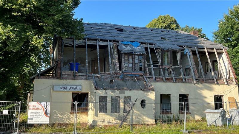 Gaststätte verrottet: Ex-Kultdisco „Happy Bahamas“ bleibt nur Abriss Nur noch eine Bruchbude: die seit Jahre leer stehende Gaststätte "Alte Waage" in Geestenseth. Nun will die Gemeinde den Abriss vorantreiben.