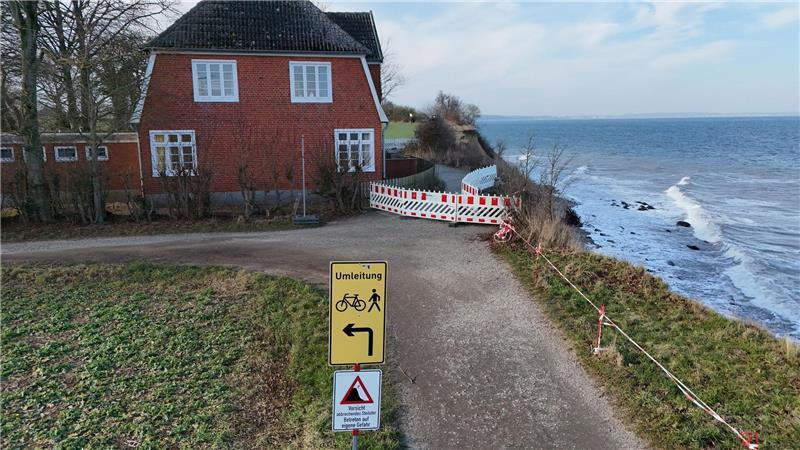 Nur noch wenige Meter trennen das Haus Seeblick von der Abbruchkante.