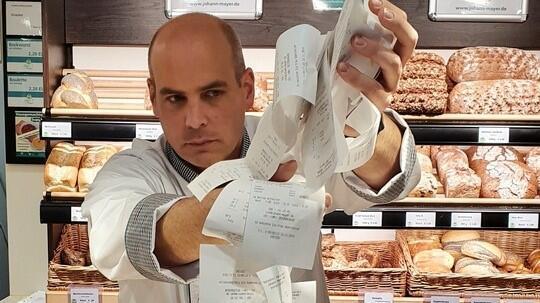 Nur sehr wenige Kunden wollen einen Bon für ihre Brötchen, heißt es von den Handwerksbäckern.