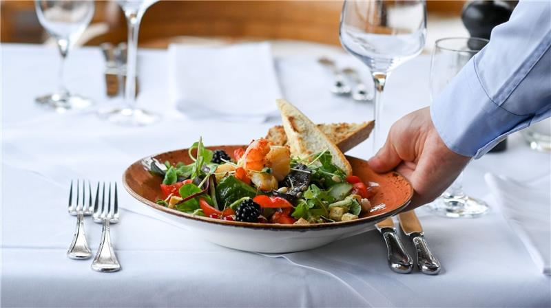Gastronomie-Check: Restaurants verschwenden zu viele Lebensmittel Nur vier von 153 getesteten Restaurants bieten auf ihren Speisekarten auch kleinere Portionen an. Symbolfoto: dpa