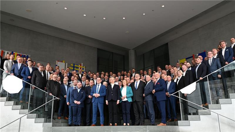 Nur wenige Frauen vertreten: Die AfD-Fraktion hat im neuen Bundestag den mit Abstand geringsten Anteil an weiblichen Abgeordneten. (Archivbild)