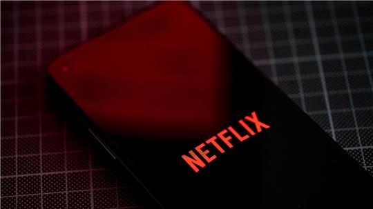 Nutzer der Netflix-App werden Clips im Hochformat zu sehen bekommen. (Archivbild)