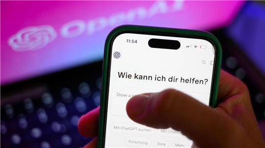 Nutzer können Beziehungen zu KI-Chatbots aufbauen. (Archivbild)