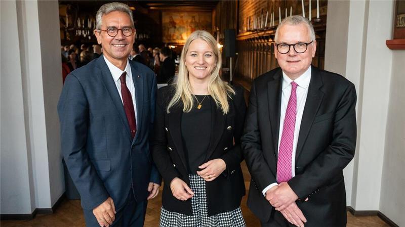 OVG-Präsident mahnt eigene Justiz-KI an OVG-Präsident Hett mahnt die Einführung der Künstlichen Intelligenz in der Justiz an - am besten bundesweit.